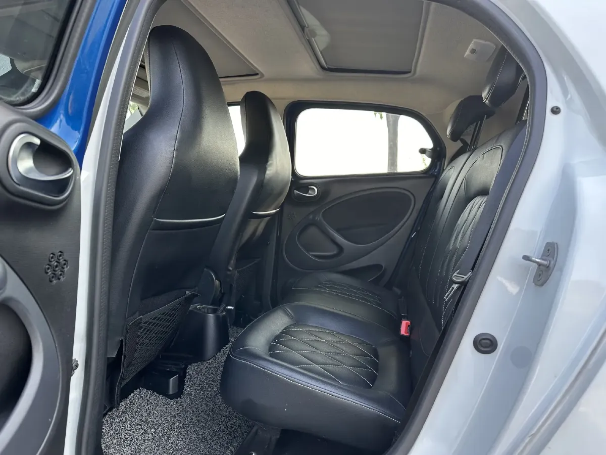 2016 Smart smart forfour 1.0L 71HP L3 6DCT,autocango,china used car exporter,china ev exporter,chinese used car exporter,chinese used ev exporter