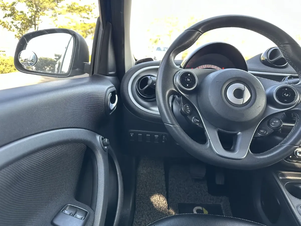 2016 Smart smart forfour 1.0L 71HP L3 6DCT,autocango,china used car exporter,china ev exporter,chinese used car exporter,chinese used ev exporter