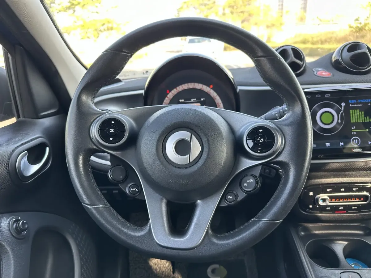 2016 Smart smart forfour 1.0L 71HP L3 6DCT,autocango,china used car exporter,china ev exporter,chinese used car exporter,chinese used ev exporter