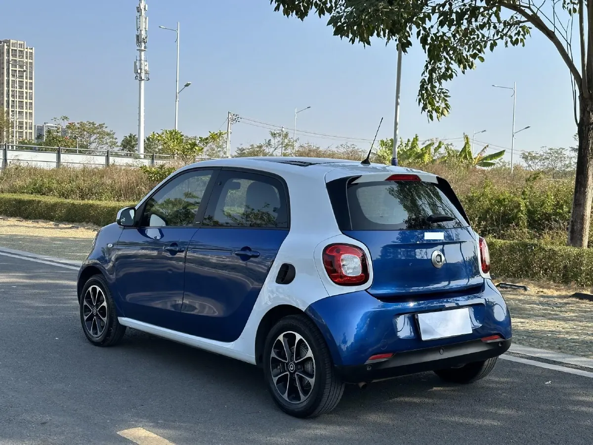 2016 Smart smart forfour 1.0L 71HP L3 6DCT,autocango,china used car exporter,china ev exporter,chinese used car exporter,chinese used ev exporter