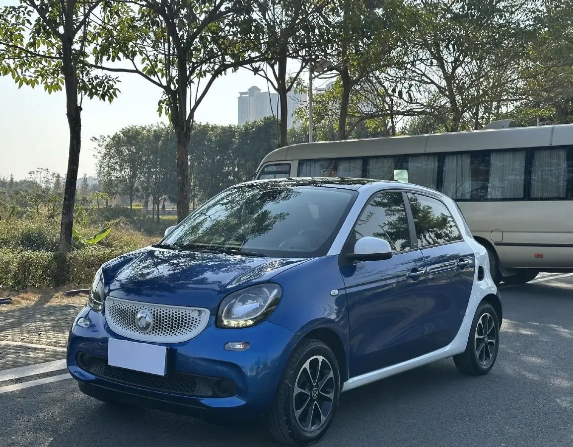 2016 Smart smart forfour 1.0L 71HP L3 6DCT,autocango,china used car exporter,china ev exporter,chinese used car exporter,chinese used ev exporter