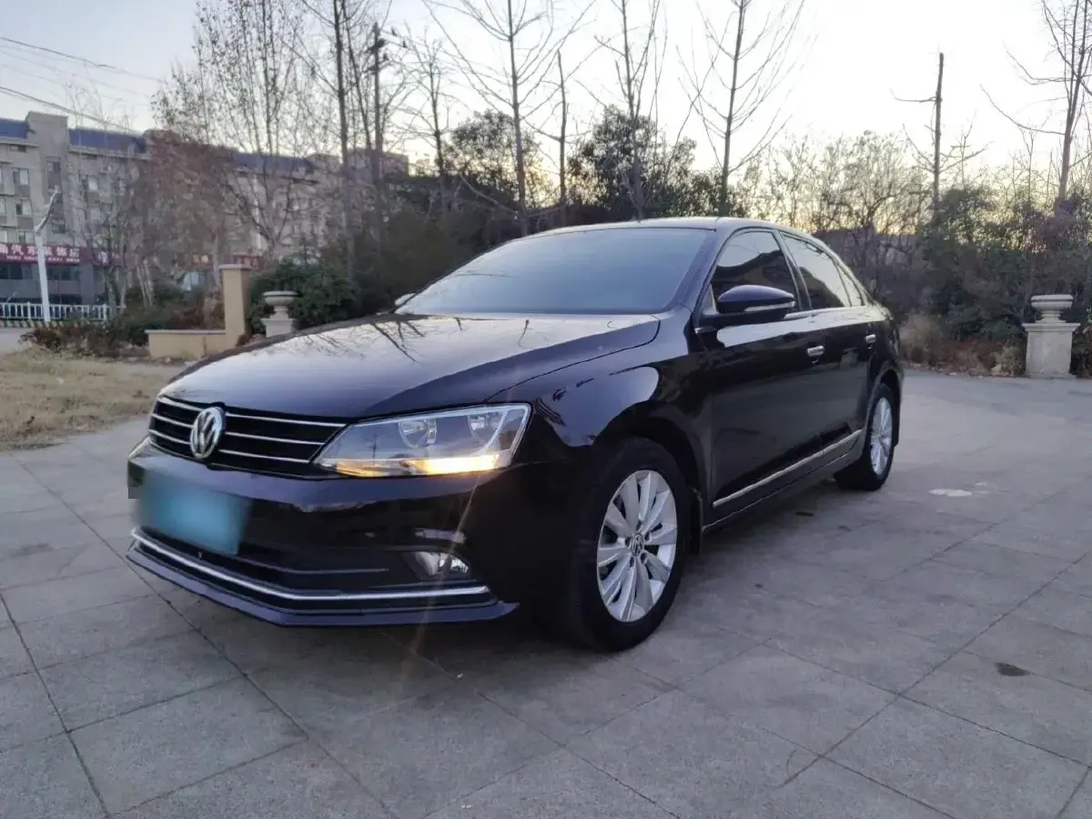 2015 Volkswagen Sagitar 1.4T 131HP L4 7DCT