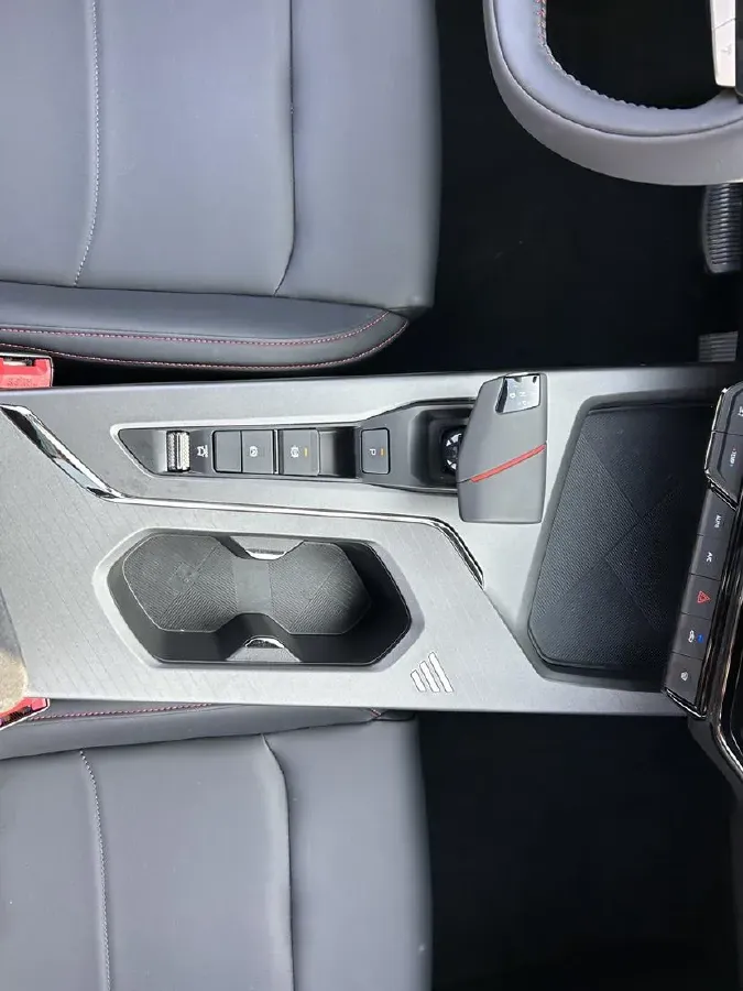 2023 ChangAn Oshan X5 Plus 1.5T 188HP L4 7DCT,autocango,china used car exporter,china ev exporter,chinese used car exporter,chinese used ev exporter