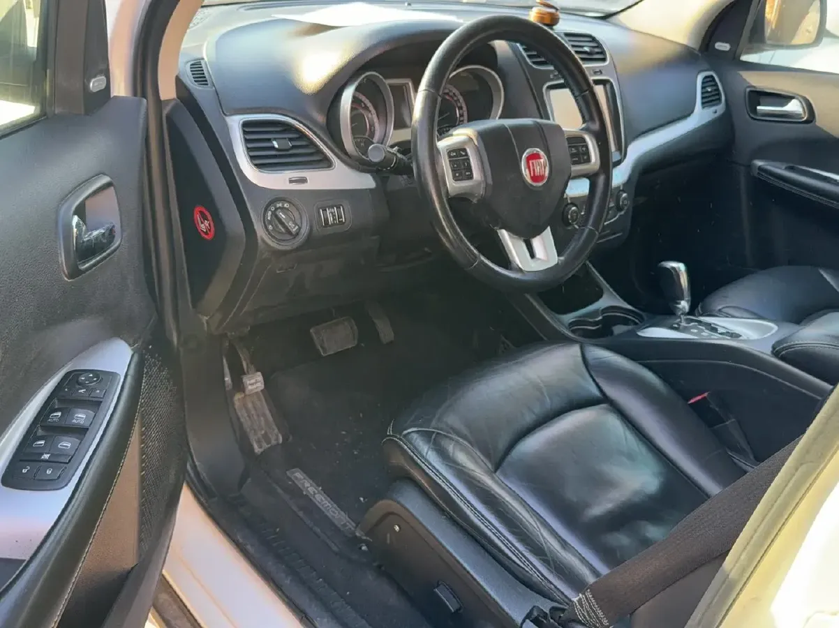 2014 Fiat Freemont 2.4L 170HP L4 6AT,autocango,china used car exporter,china ev exporter,chinese used car exporter,chinese used ev exporter