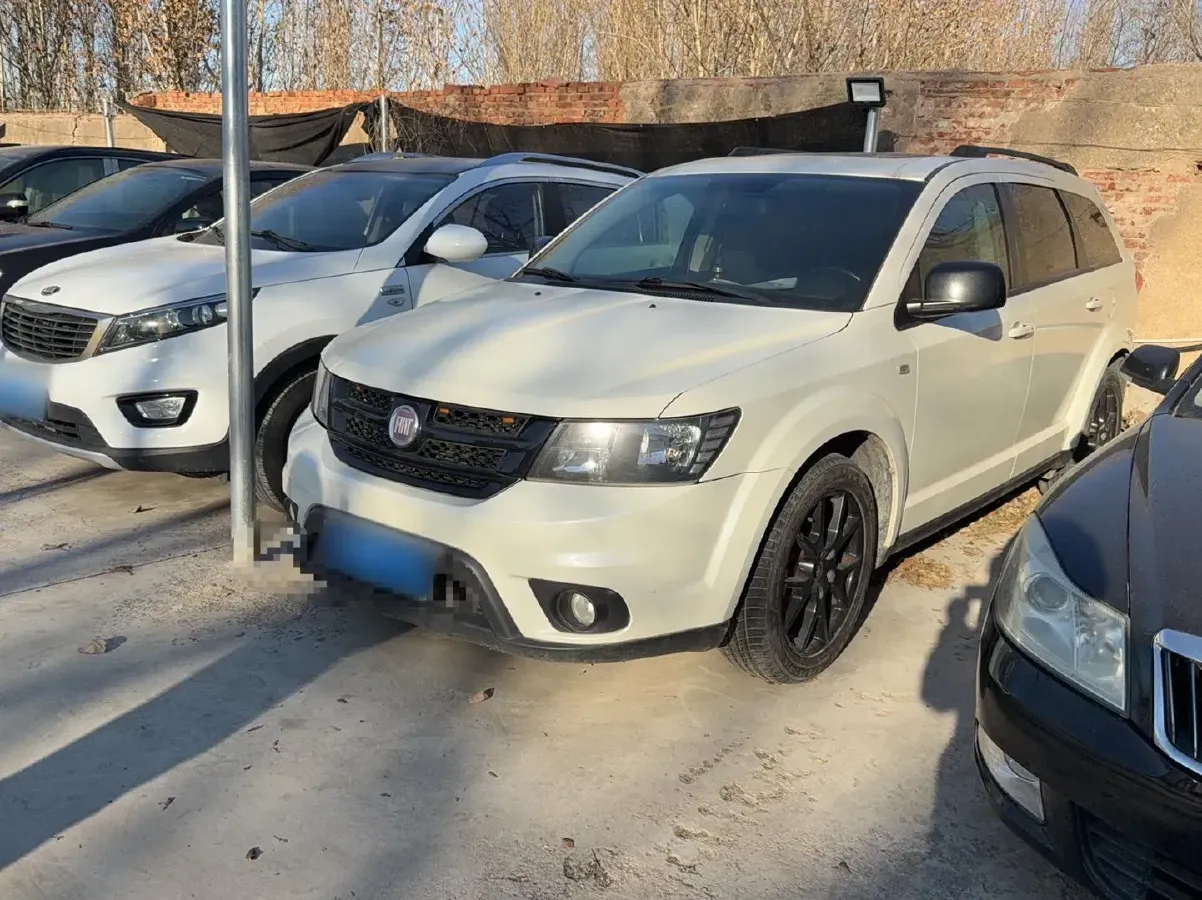 2014 Fiat Freemont 2.4L 170HP L4 6AT,autocango,china used car exporter,china ev exporter,chinese used car exporter,chinese used ev exporter