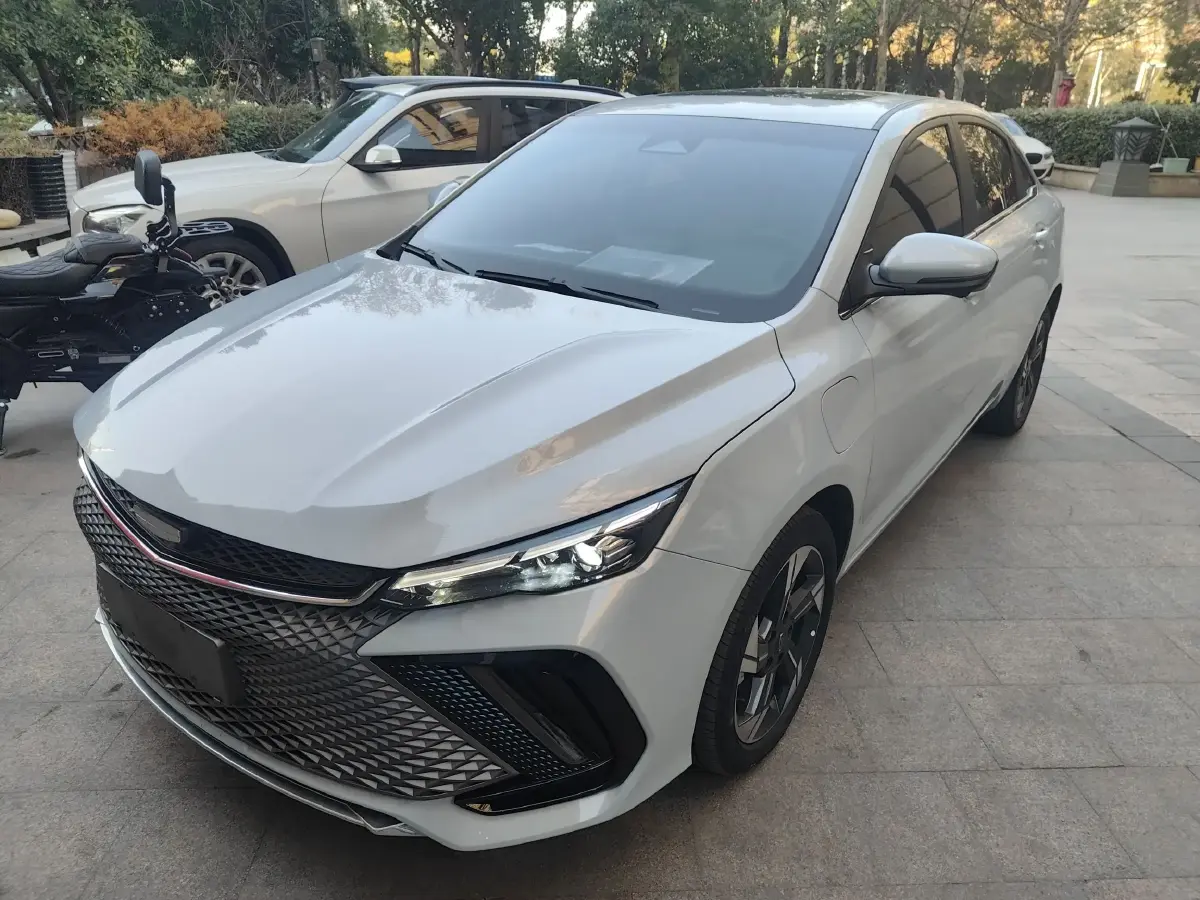 2022 Geely Emgrand L HiP 1.5T 181HP L4 3DHT PHEV 15.5KWH