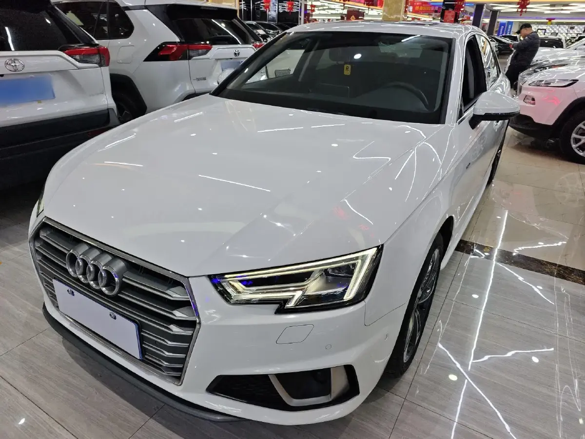2019 Audi A4L 2.0T 190HP L4 7DCT