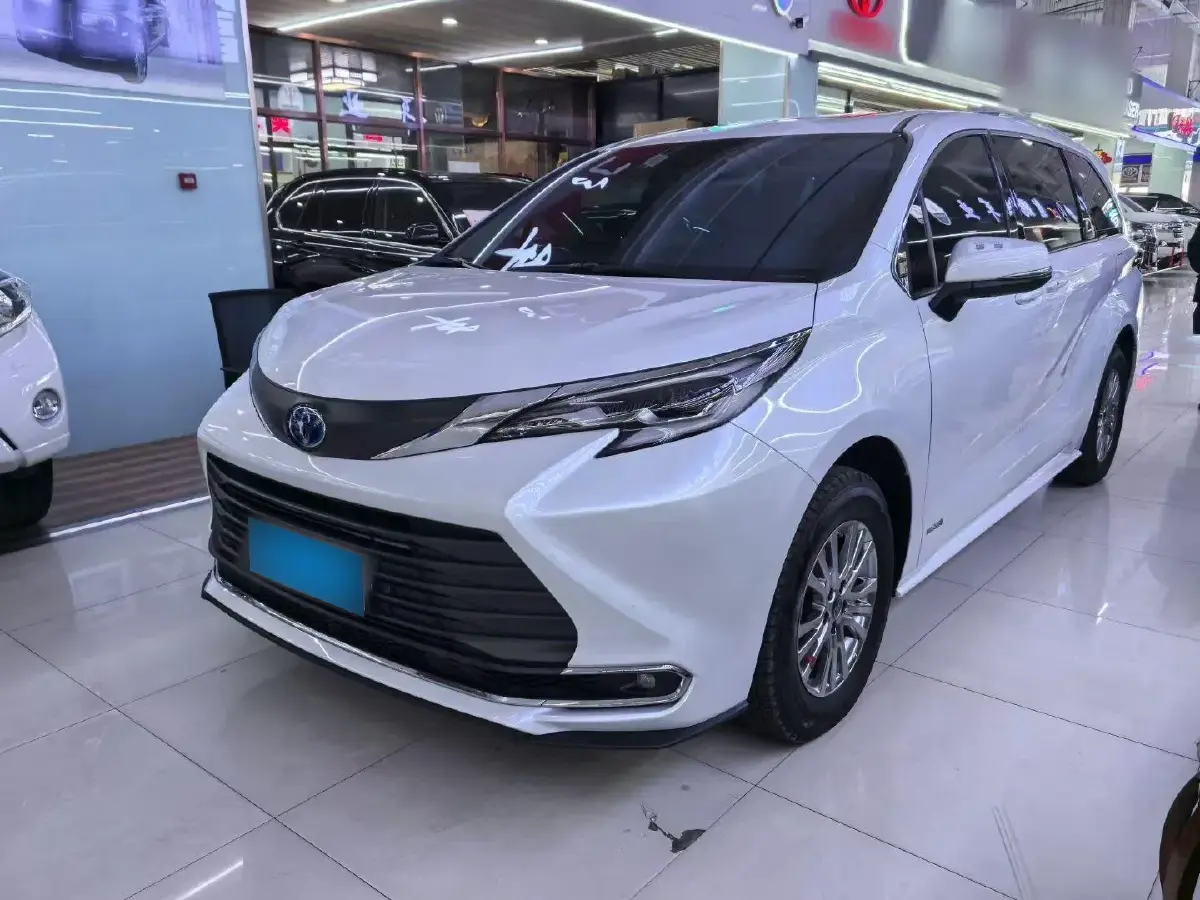 2023 Toyota Sienna 2.5L 189HP L4 E-CVT Hybrid