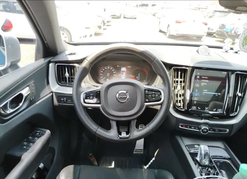 2019 Volvo XC60 PHEV 2.0T 320HP L4 8AT PHEV 10.1KWH,autocango,china used car exporter,china ev exporter,chinese used car exporter,chinese used ev exporter