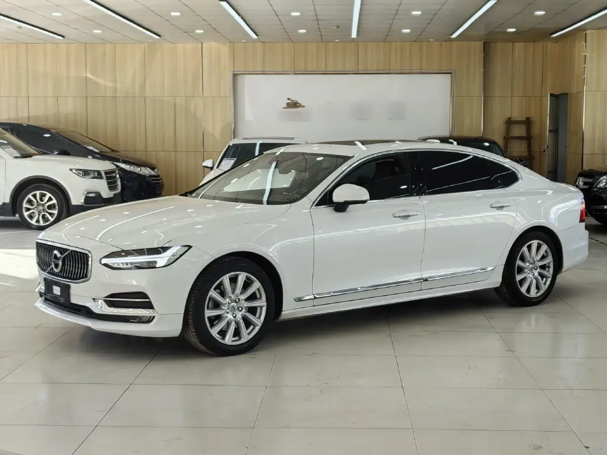 2020 Volvo S90 2.0T 254HP L4 8AT