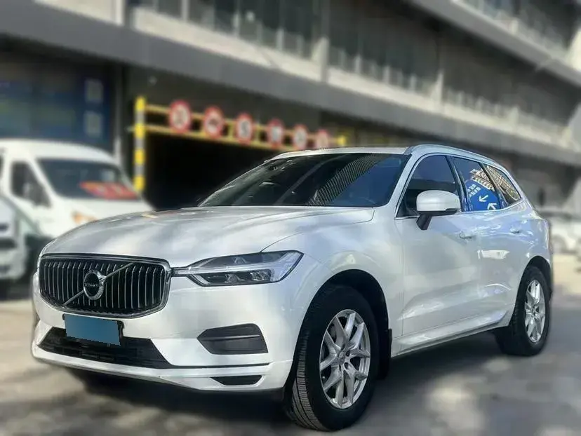 2018 Volvo XC60 2.0T 254HP L4 8AT