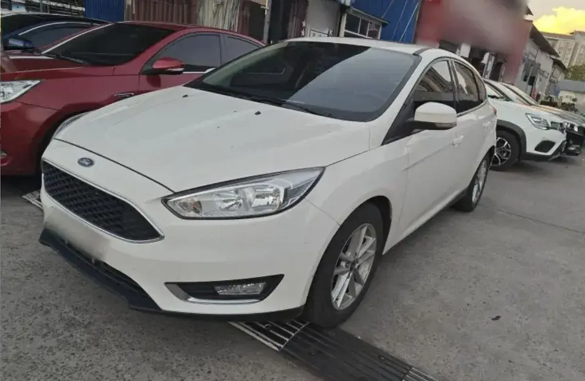 2015 Ford Focus 1.6L 125HP L4 6DCT