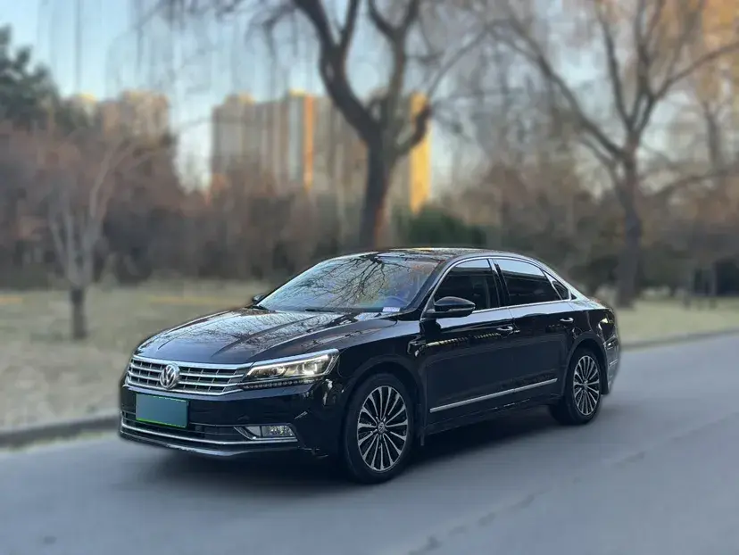 2016 Volkswagen Passat 2.0T 220HP L4 7DCT