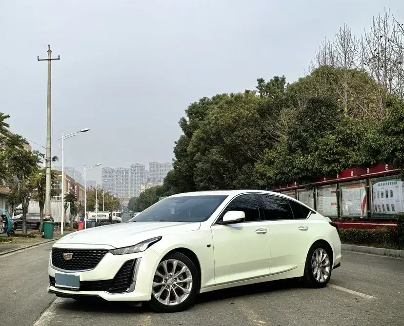 2022 Cadillac CT5 2.0T 237HP L4 10AT