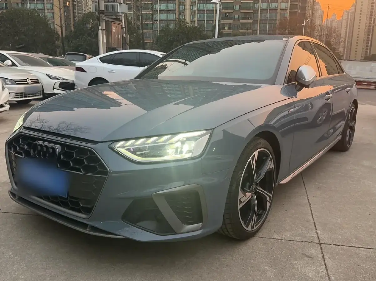 2022 Audi A4L 2.0T 190HP L4 7DCT