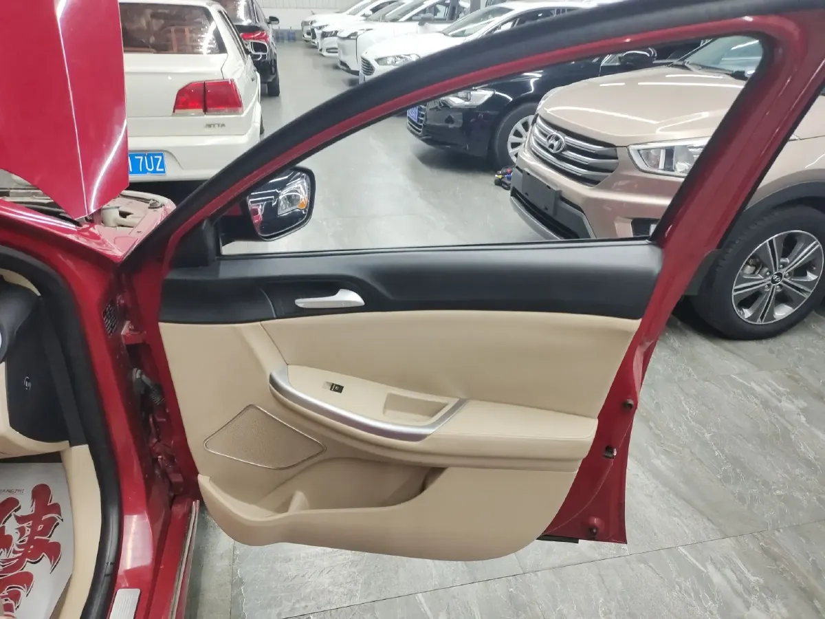 2014 Roewe 550 1.8L 133HP L4 6DCT,autocango,china used car exporter,china ev exporter,chinese used car exporter,chinese used ev exporter