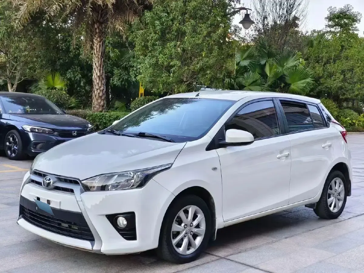 2014 Toyota Yaris L 1.5L 107HP L4 4AT