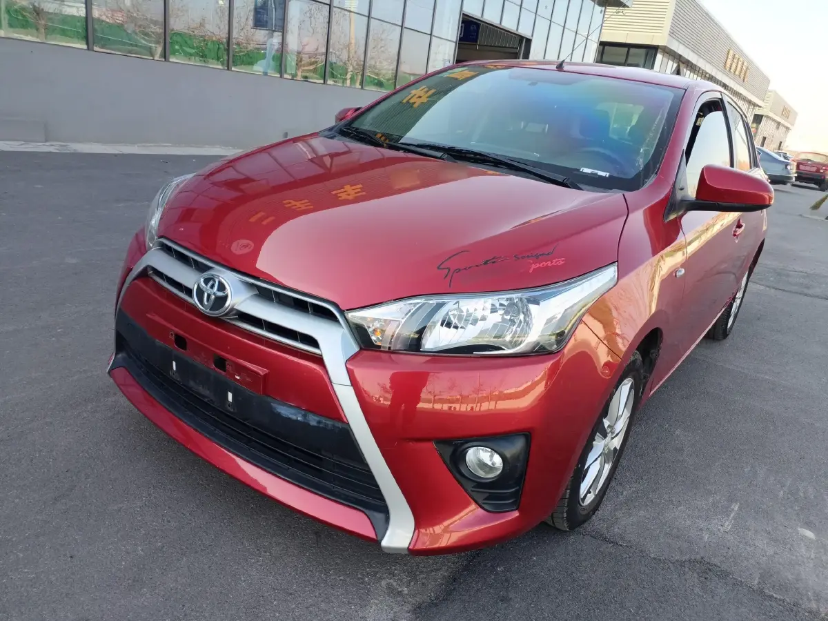 2014 Toyota Yaris L 1.5L 107HP L4 5MT