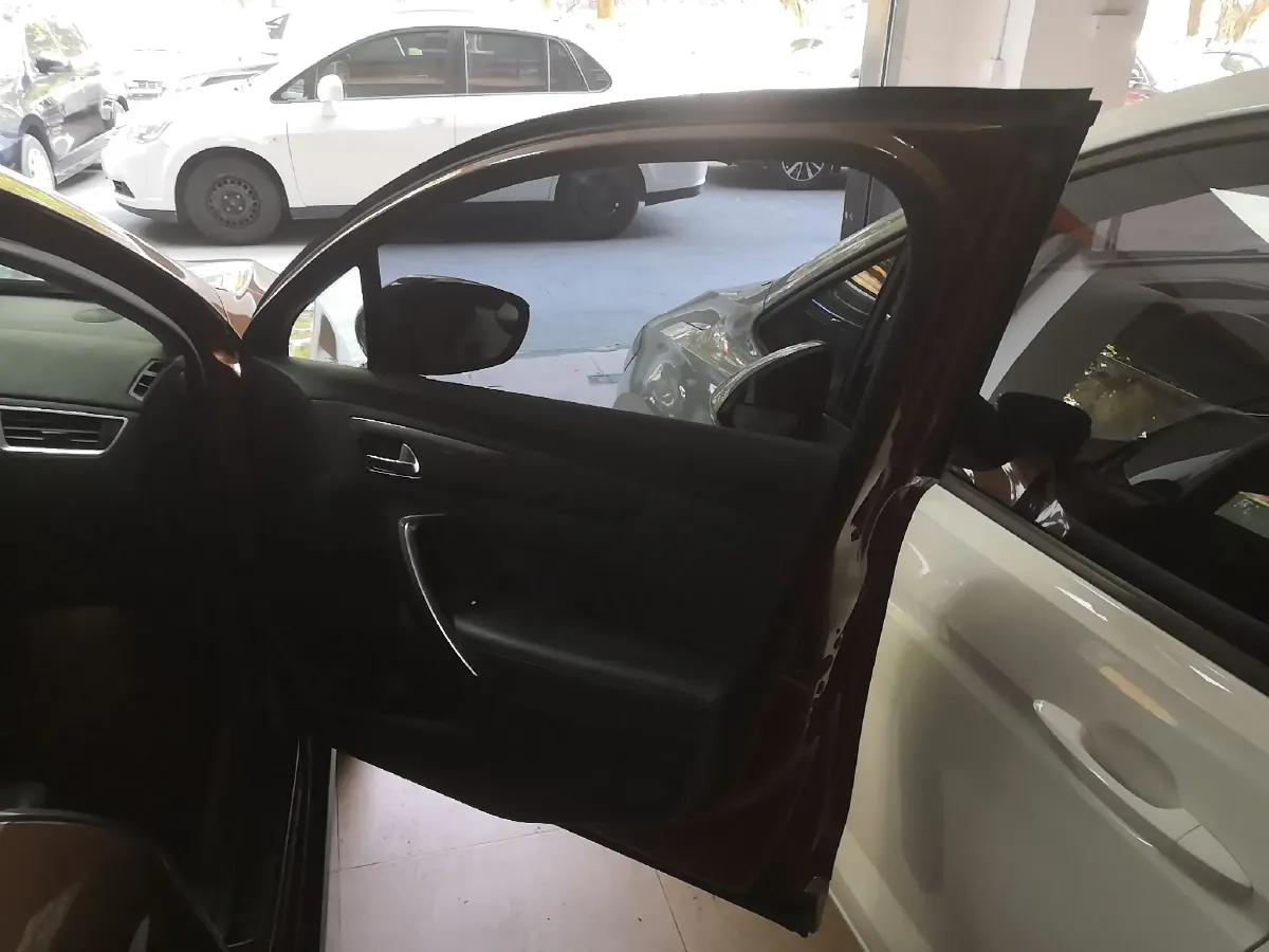 2014 DS 6 1.6T 167HP L4 6AT,autocango,china used car exporter,china ev exporter,chinese used car exporter,chinese used ev exporter