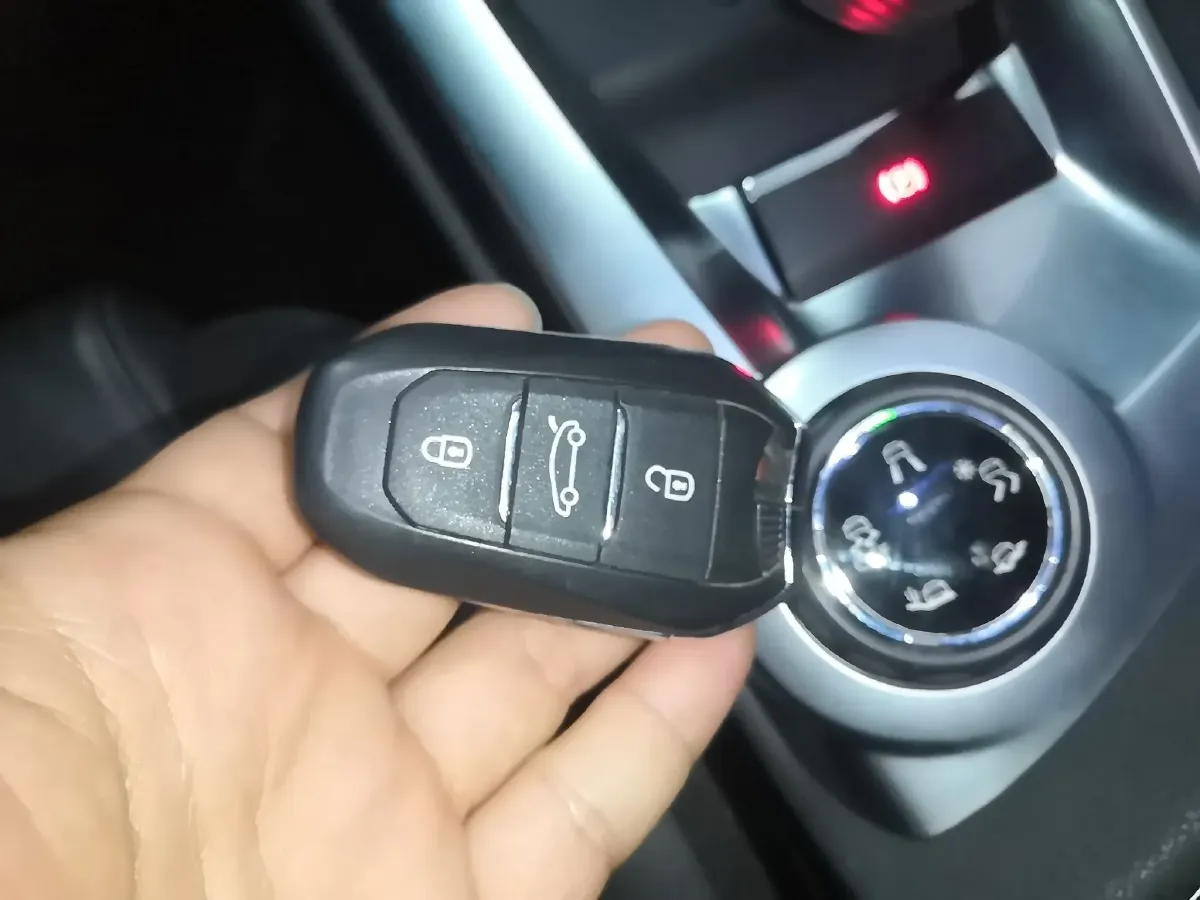 2014 DS 6 1.6T 167HP L4 6AT,autocango,china used car exporter,china ev exporter,chinese used car exporter,chinese used ev exporter