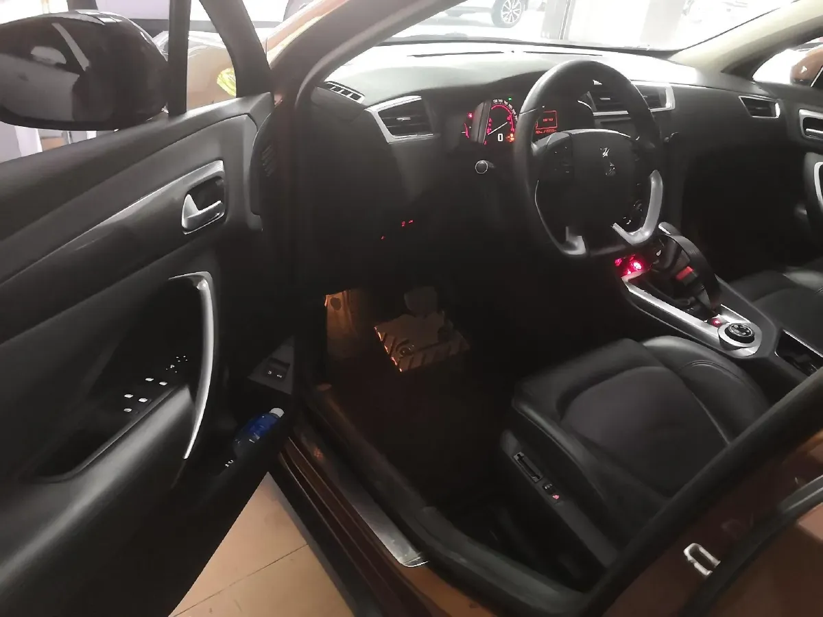 2014 DS 6 1.6T 167HP L4 6AT,autocango,china used car exporter,china ev exporter,chinese used car exporter,chinese used ev exporter