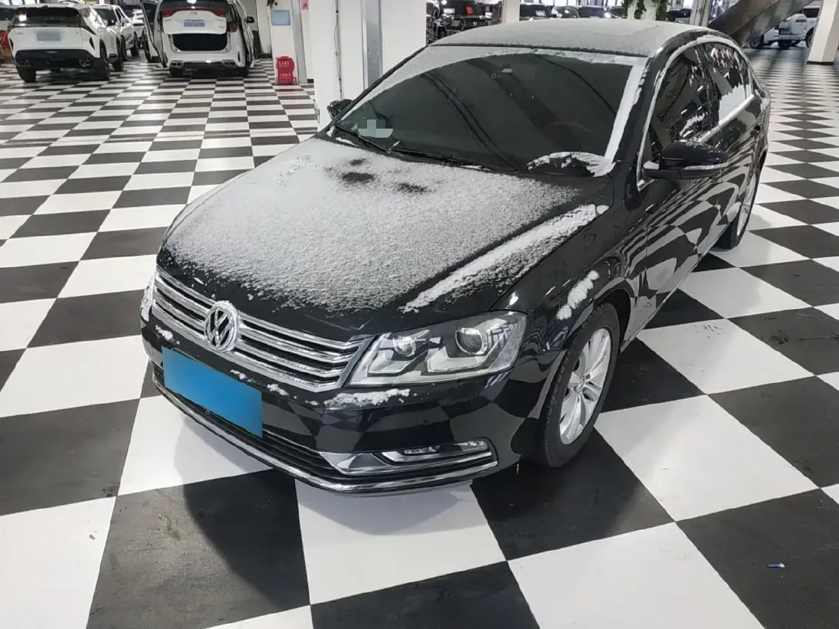 2012 Volkswagen Magotan 2.0T 200HP L4 6DCT