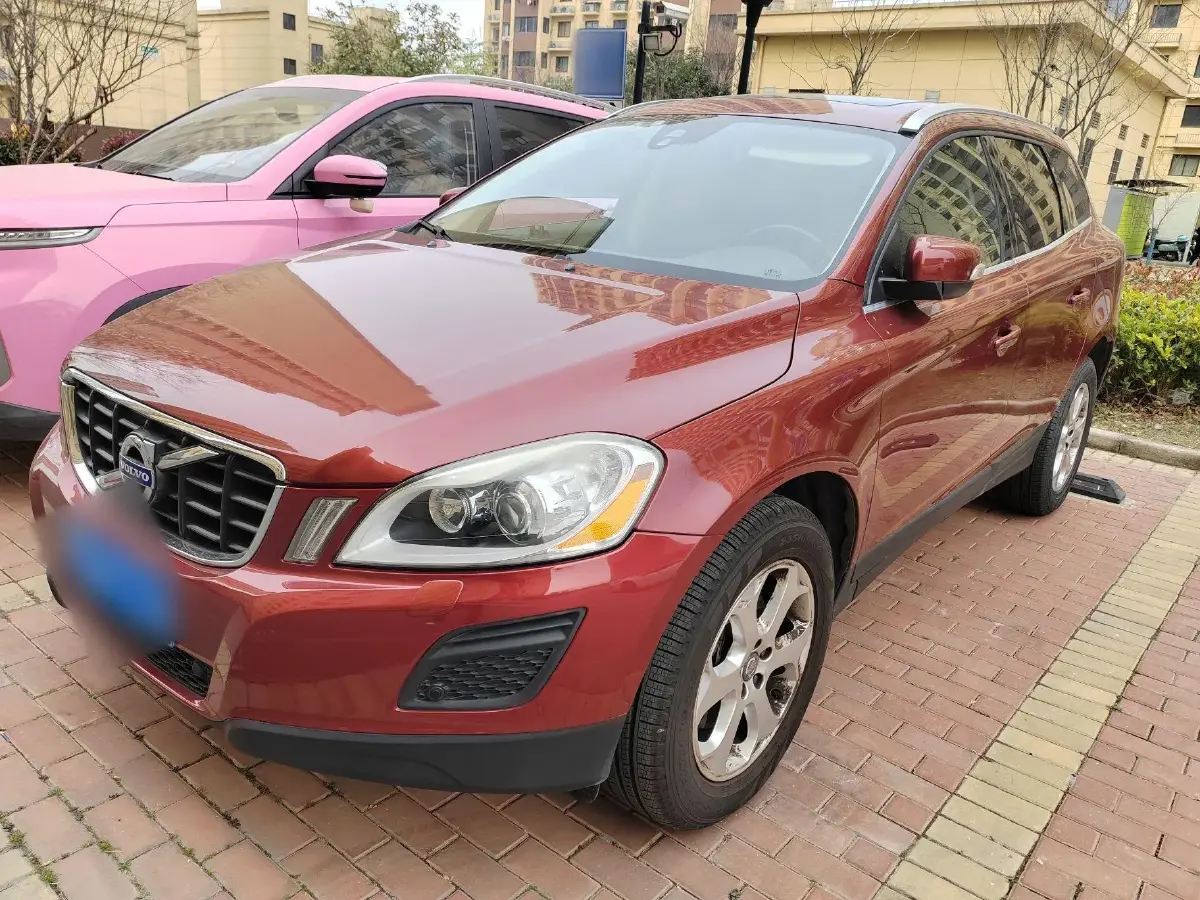 2013 Volvo XC60 2.0T 240HP L4 6DCT