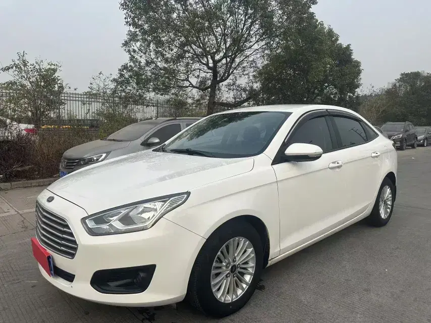 2015 Ford Escort 1.5L 113HP L4 5MT