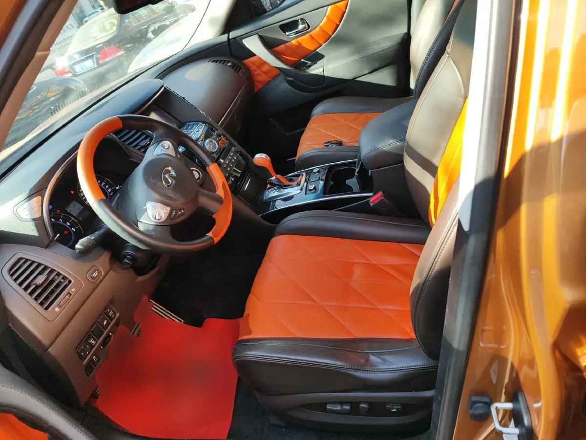 2013 Infiniti QX70 3.7L 351HP V6 7AT,autocango,china used car exporter,china ev exporter,chinese used car exporter,chinese used ev exporter