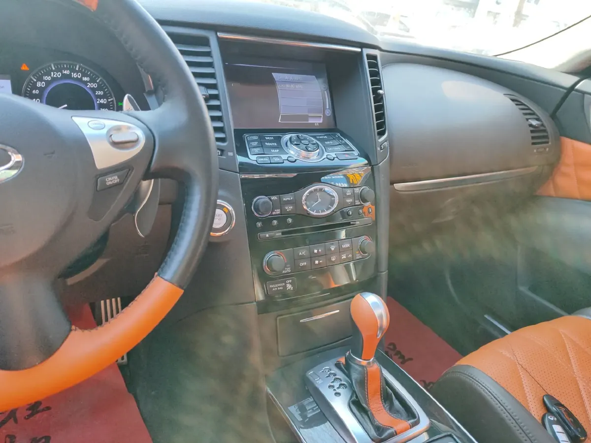 2013 Infiniti QX70 3.7L 351HP V6 7AT,autocango,china used car exporter,china ev exporter,chinese used car exporter,chinese used ev exporter