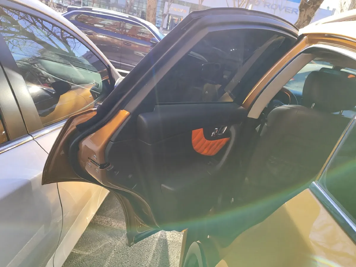 2013 Infiniti QX70 3.7L 351HP V6 7AT,autocango,china used car exporter,china ev exporter,chinese used car exporter,chinese used ev exporter