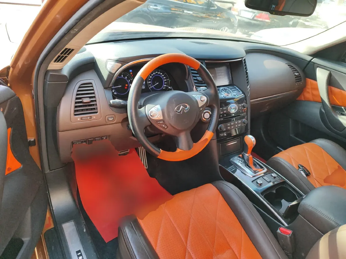 2013 Infiniti QX70 3.7L 351HP V6 7AT,autocango,china used car exporter,china ev exporter,chinese used car exporter,chinese used ev exporter