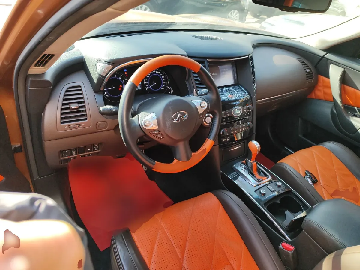 2013 Infiniti QX70 3.7L 351HP V6 7AT,autocango,china used car exporter,china ev exporter,chinese used car exporter,chinese used ev exporter