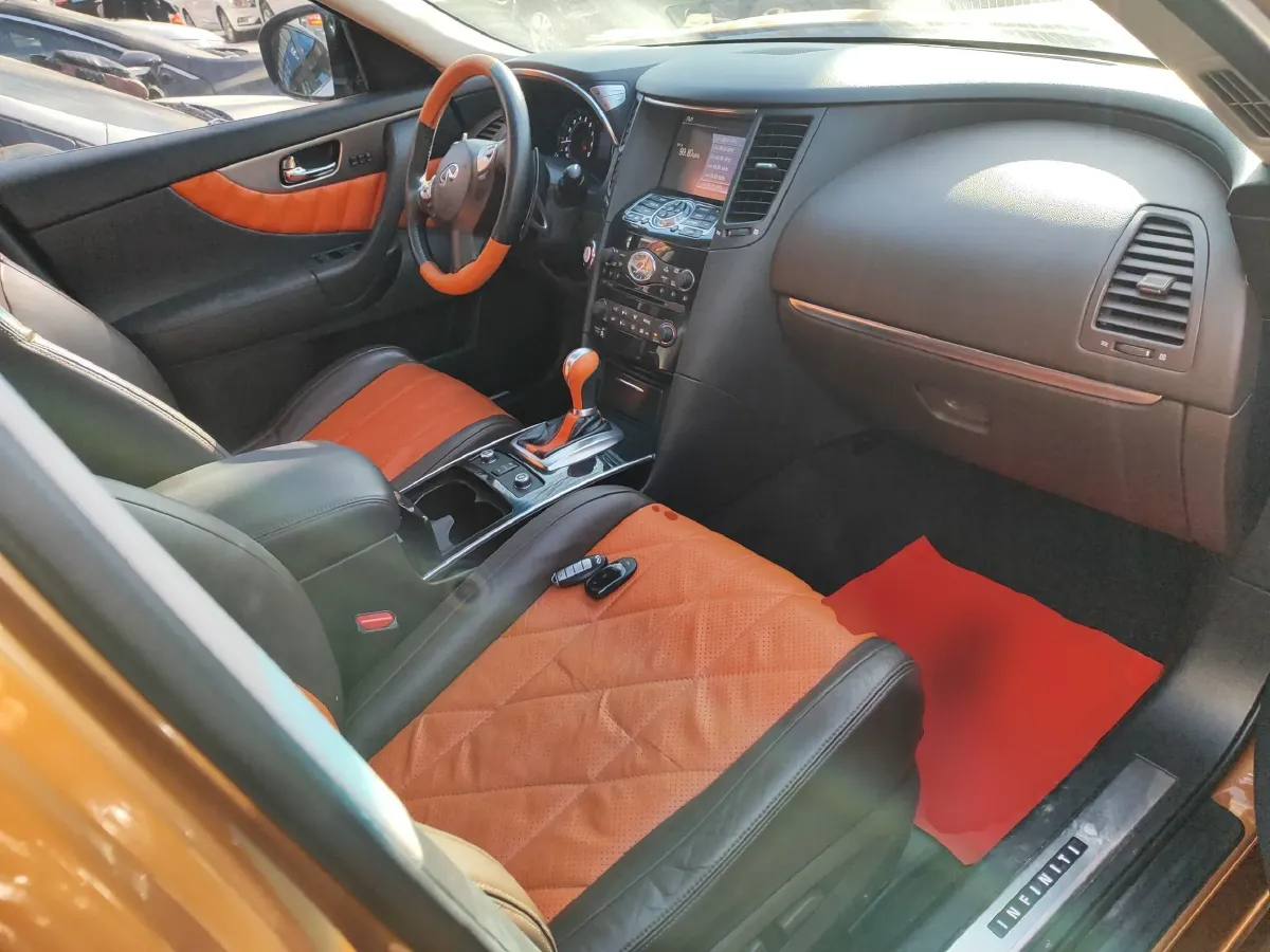 2013 Infiniti QX70 3.7L 351HP V6 7AT,autocango,china used car exporter,china ev exporter,chinese used car exporter,chinese used ev exporter