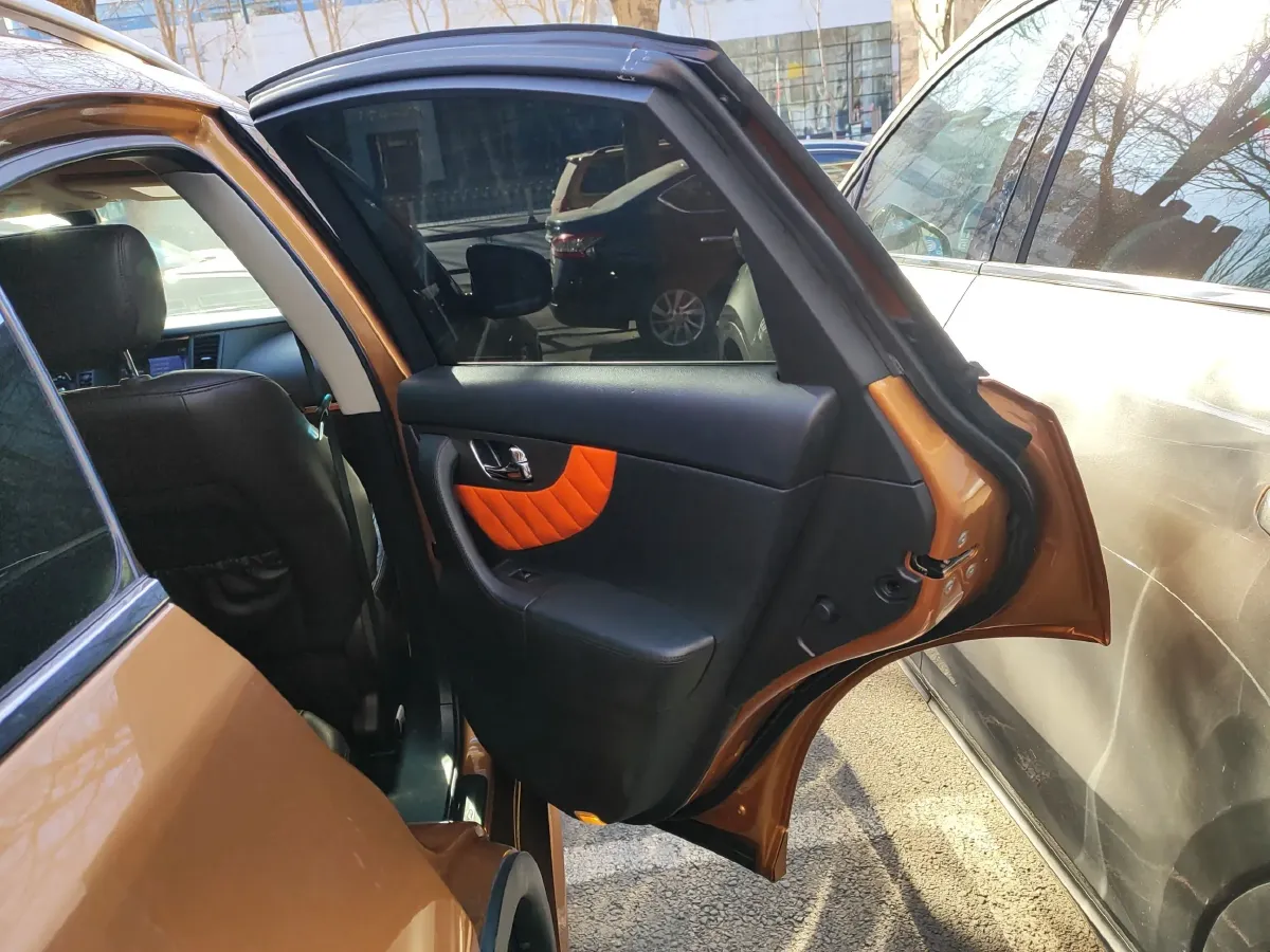 2013 Infiniti QX70 3.7L 351HP V6 7AT,autocango,china used car exporter,china ev exporter,chinese used car exporter,chinese used ev exporter