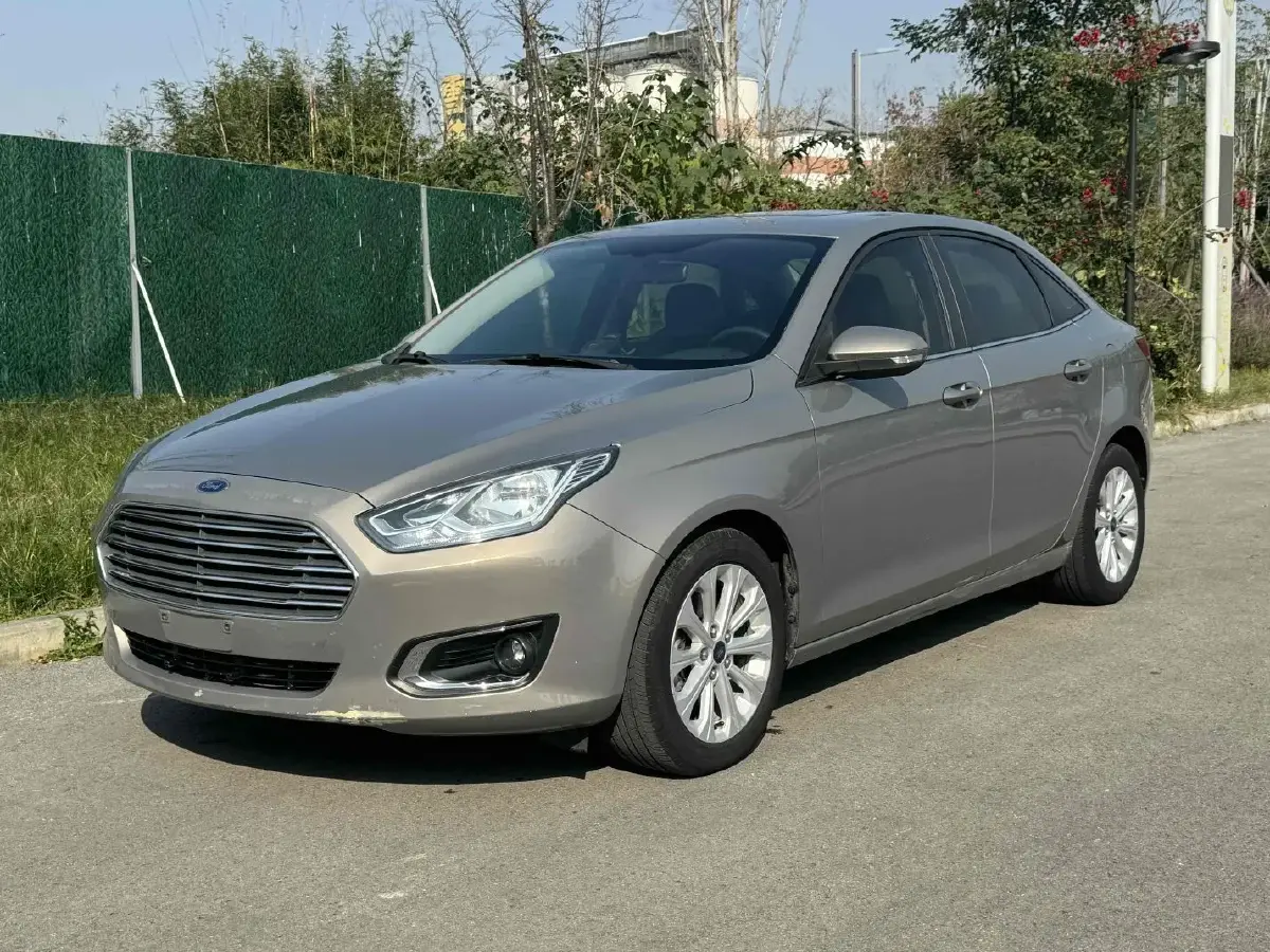 2015 Ford Escort 1.5L 113HP L4 5MT