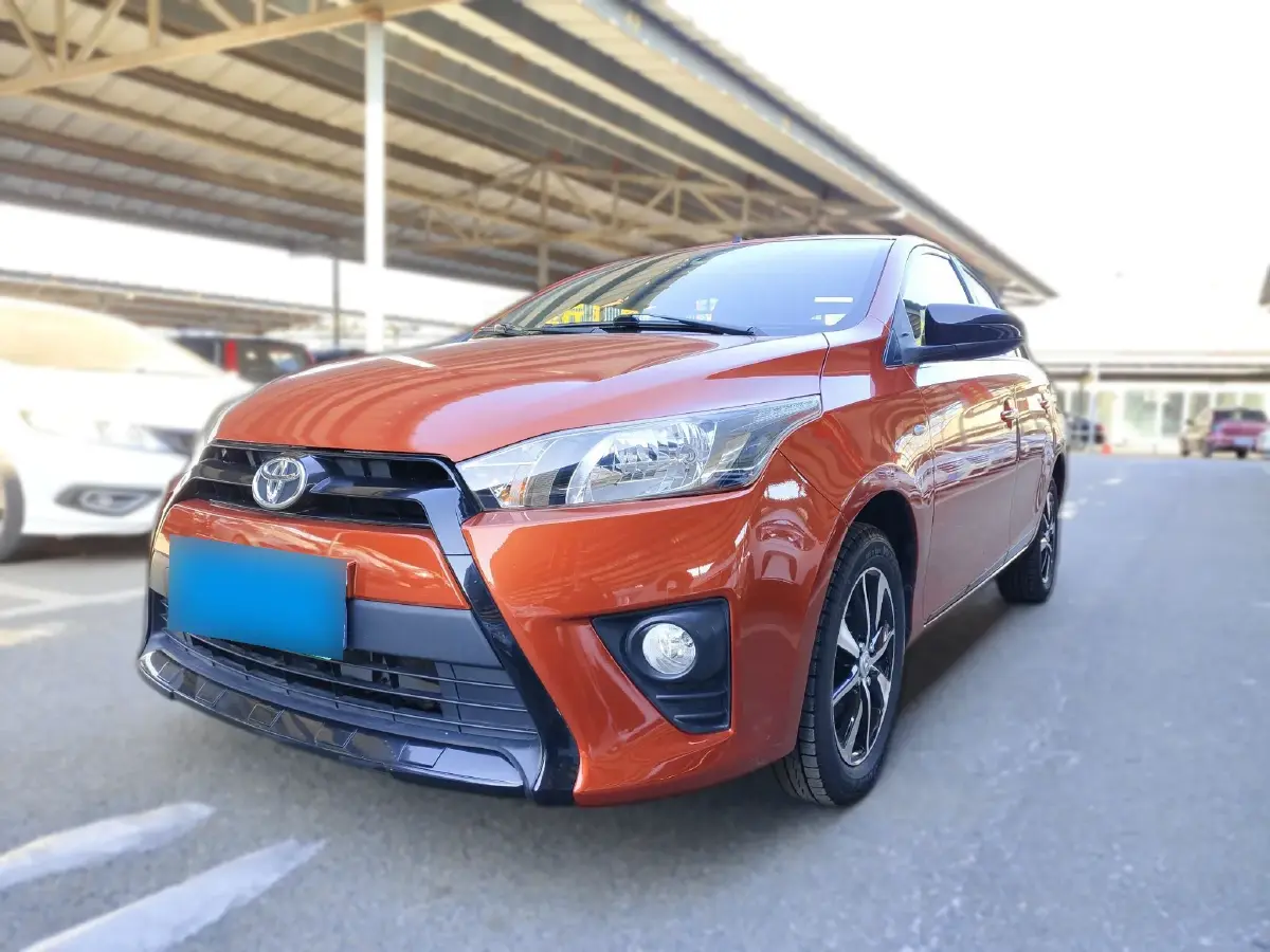 2015 Toyota Yaris L 1.5L 107HP L4 4AT