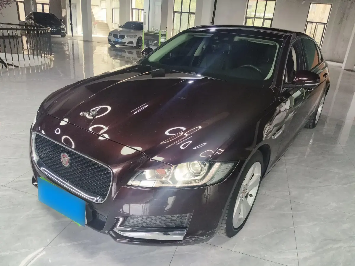 2020 Jaguar XFL 2.0T 200HP L4 8AT