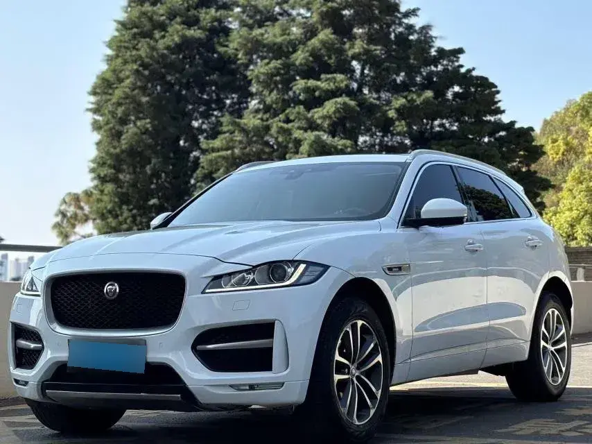 2016 Jaguar F-PACE 2.0T 241HP L4 8AT