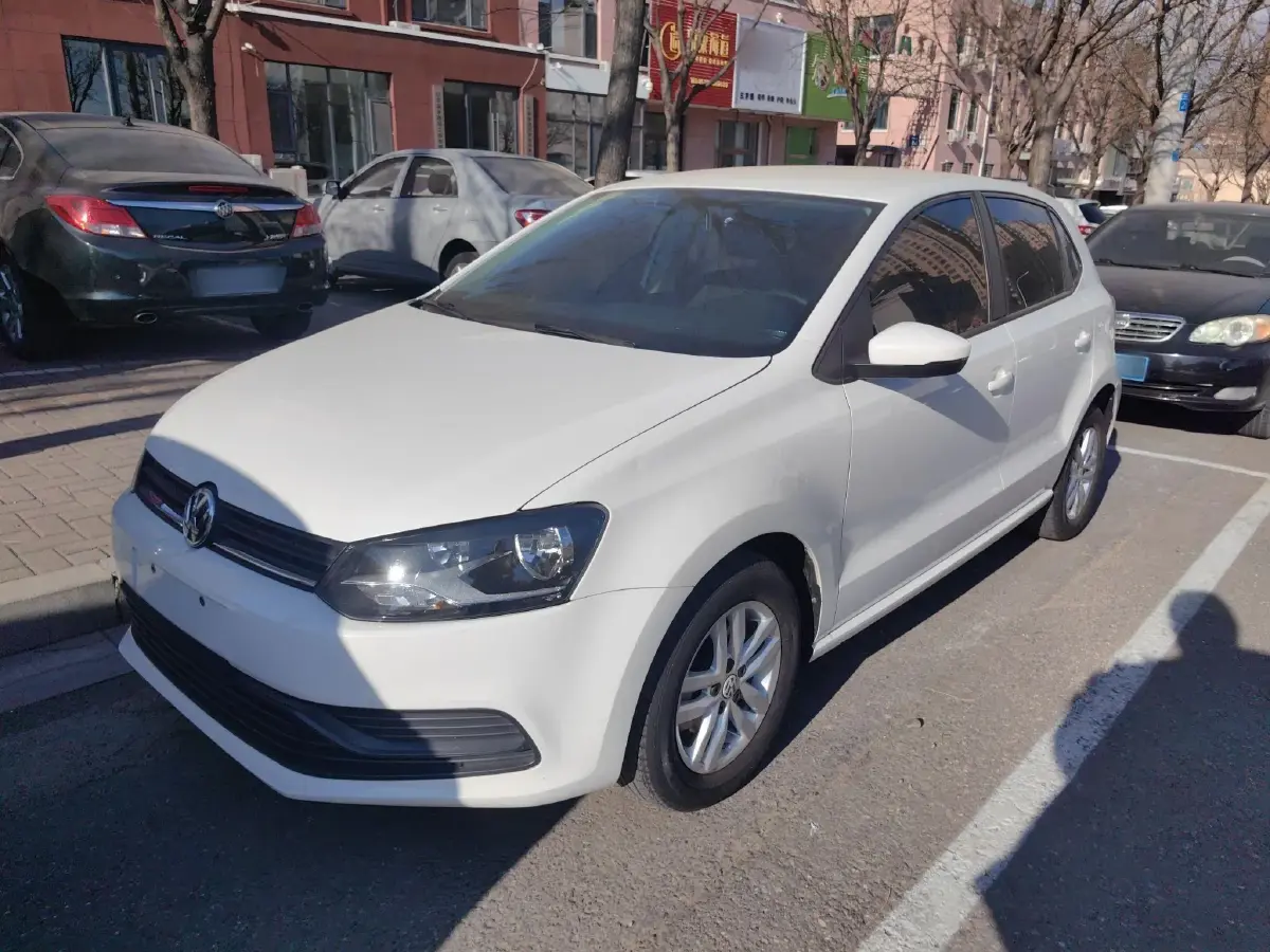 2016 Volkswagen Polo 1.4L 90HP L4 6AT