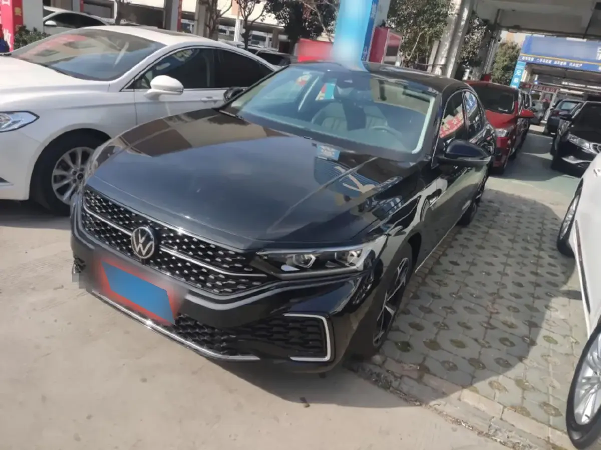 2024 Volkswagen Passat 2.0T 220HP L4 7DCT