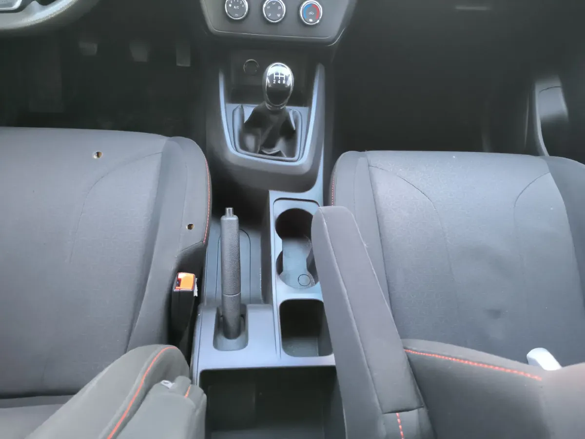 2022 DongFeng Fengon Fengon 380 1.5L 112HP L4 5MT,autocango,china used car exporter,china ev exporter,chinese used car exporter,chinese used ev exporter