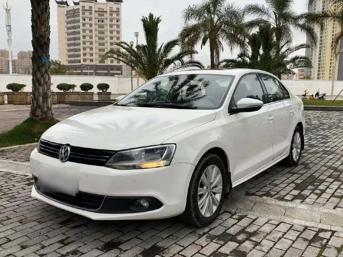 2014 Volkswagen Sagitar 1.4T 131HP L4 7DCT