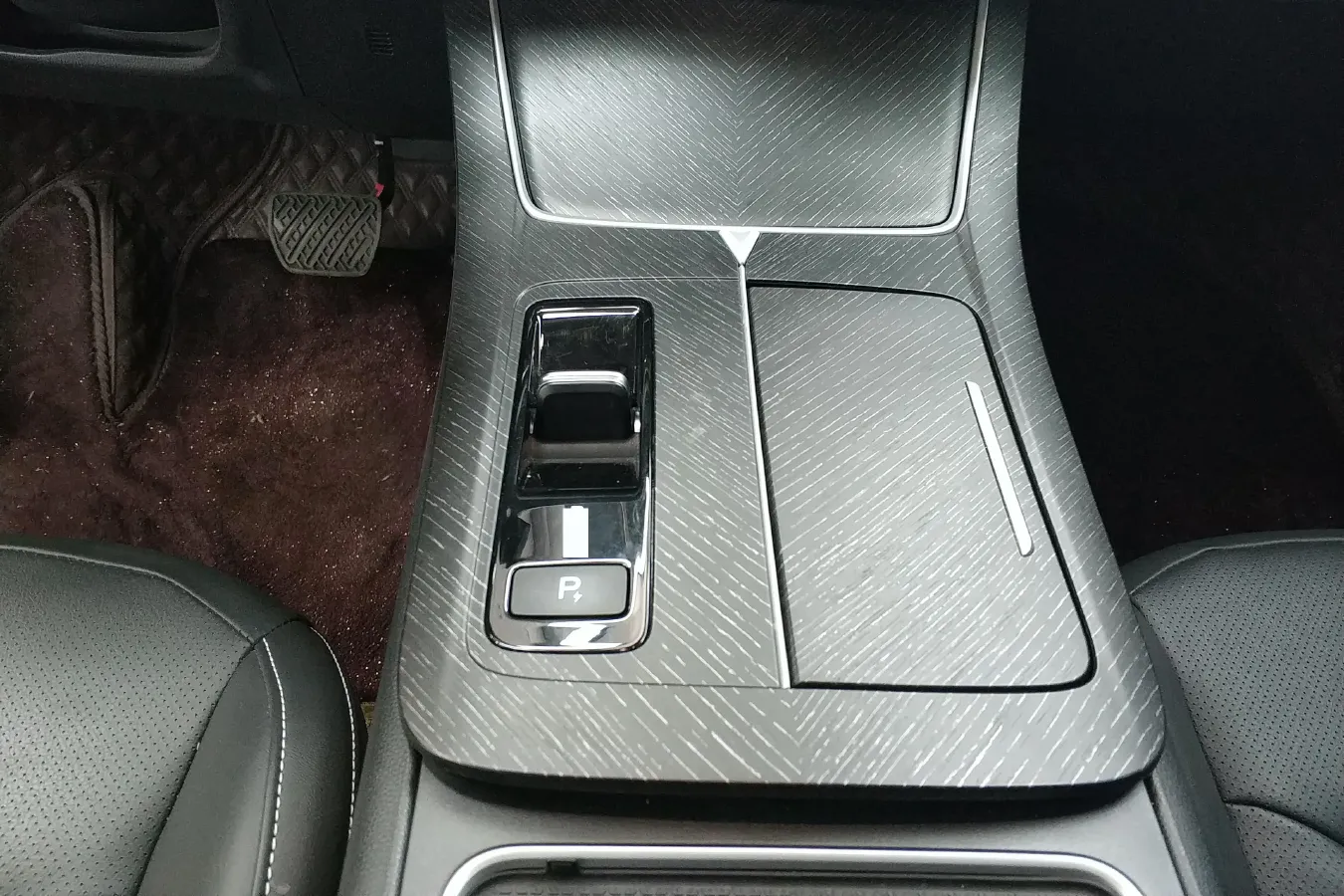 2023 Venucia Grand V DD-i 1.5T 163HP L4 E-CVT PHEV 18.4KWH,autocango,china used car exporter,china ev exporter,chinese used car exporter,chinese used ev exporter