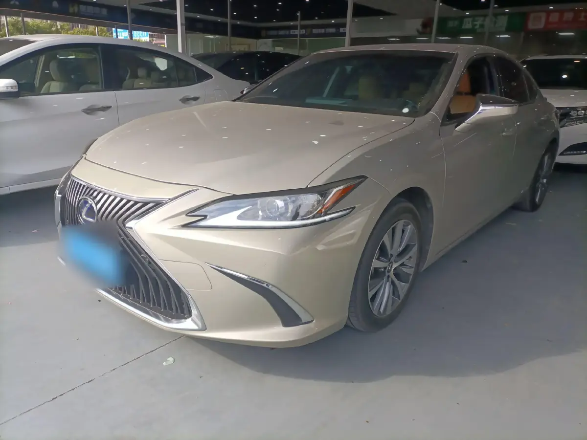2018 Lexus ES 2.5L 178HP L4 E-CVT Hybrid
