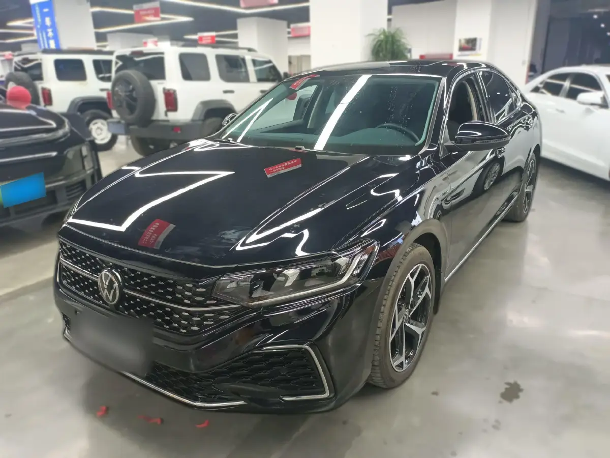 2024 Volkswagen Passat 2.0T 186HP L4 7DCT