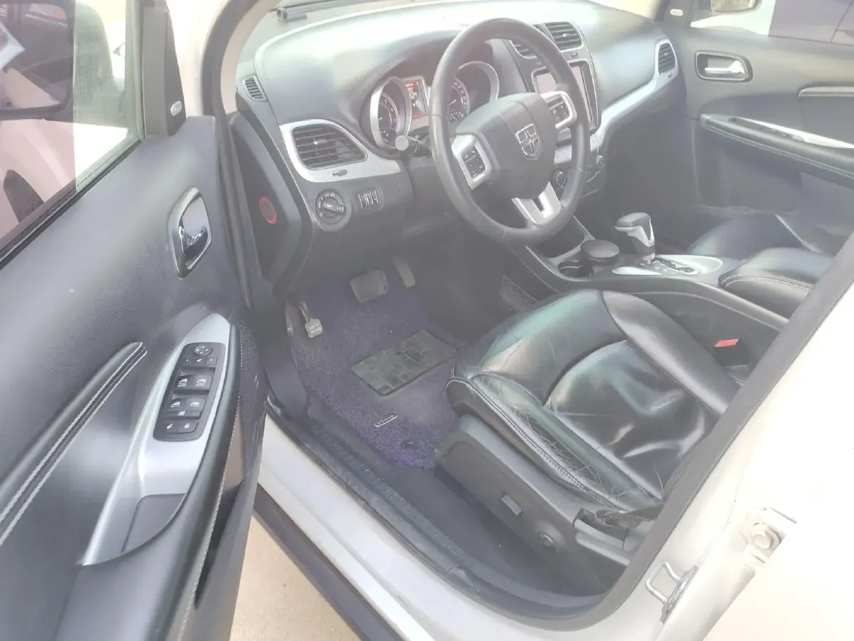 2013 Dodge JCUV 2.4L 170HP L4 6AT,autocango,china used car exporter,china ev exporter,chinese used car exporter,chinese used ev exporter