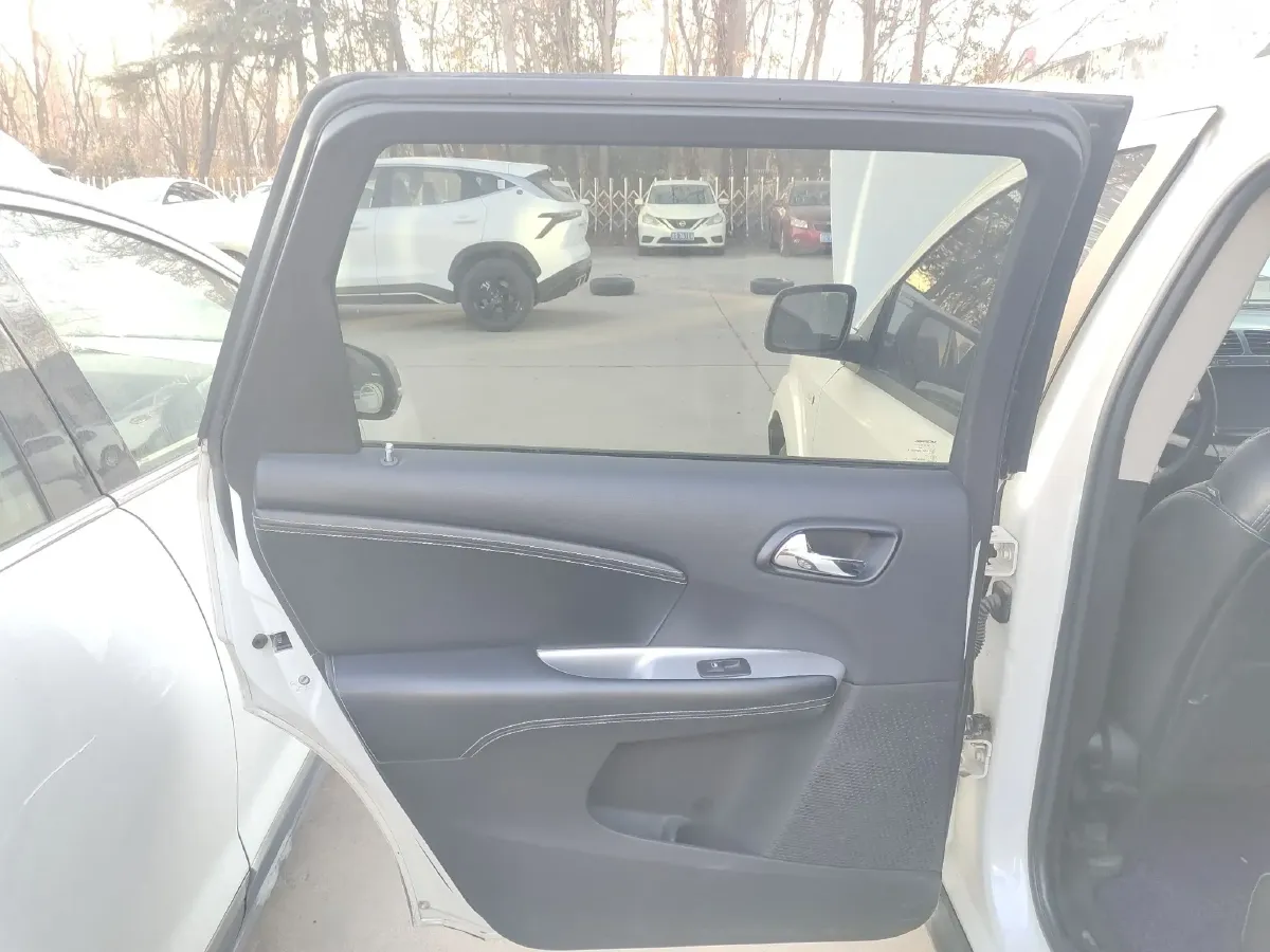 2013 Dodge JCUV 2.4L 170HP L4 6AT,autocango,china used car exporter,china ev exporter,chinese used car exporter,chinese used ev exporter