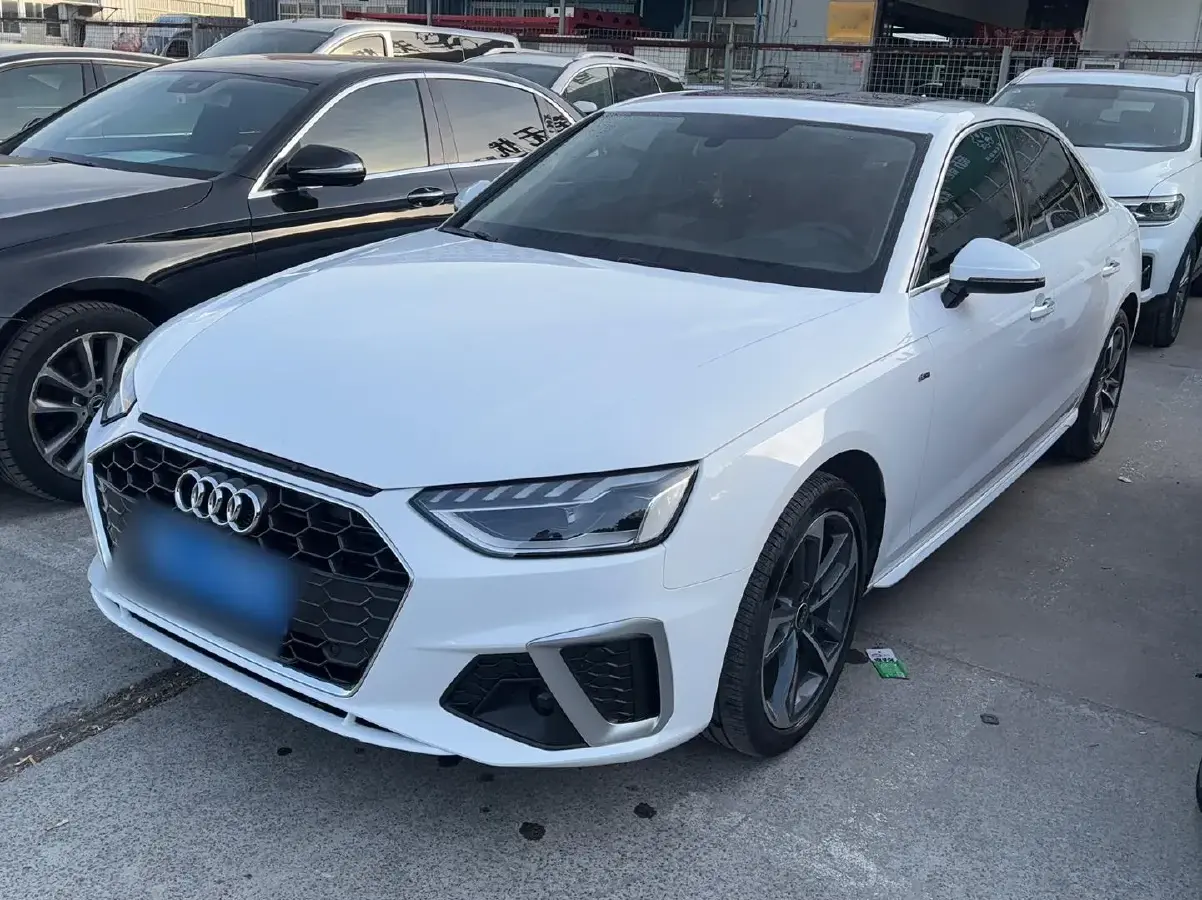 2022 Audi A4L 2.0T 190HP L4 7DCT
