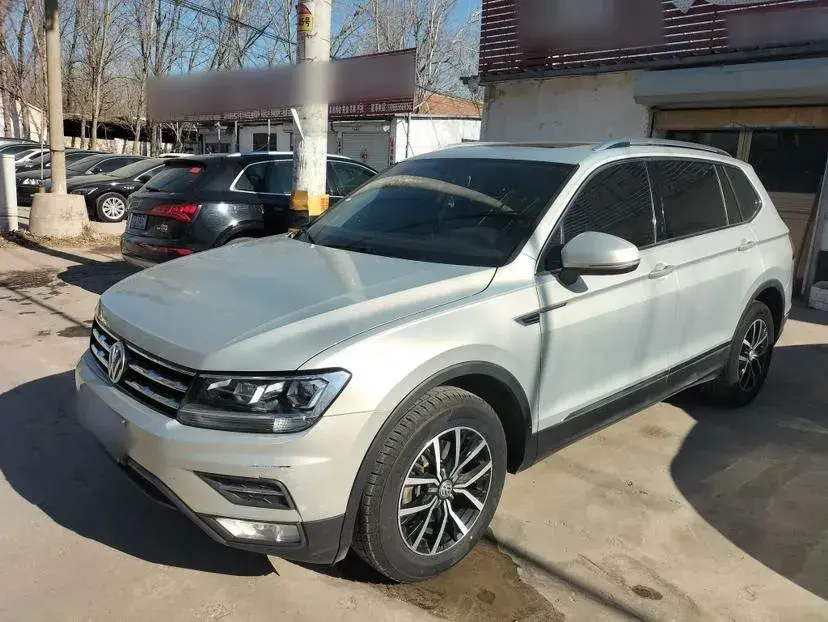 2018 Volkswagen Tiguan L 2.0T 186HP L4 7DCT